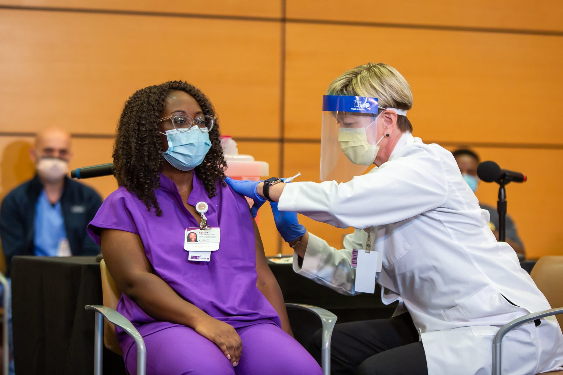 Dr. Sylvia Owusu-Ansah receives the Covid-19 vaccine.