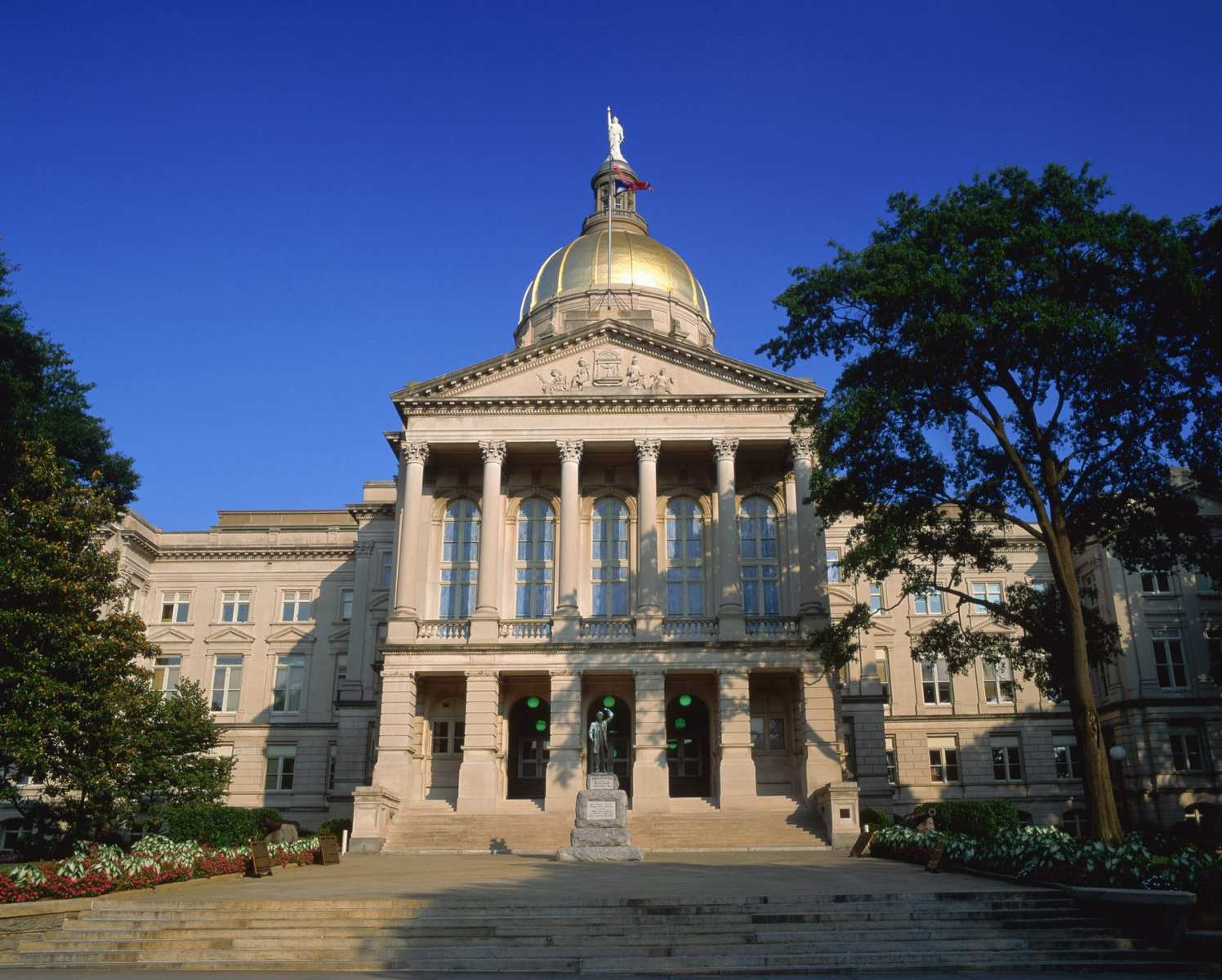 A photo of the Georgia State Capitol.