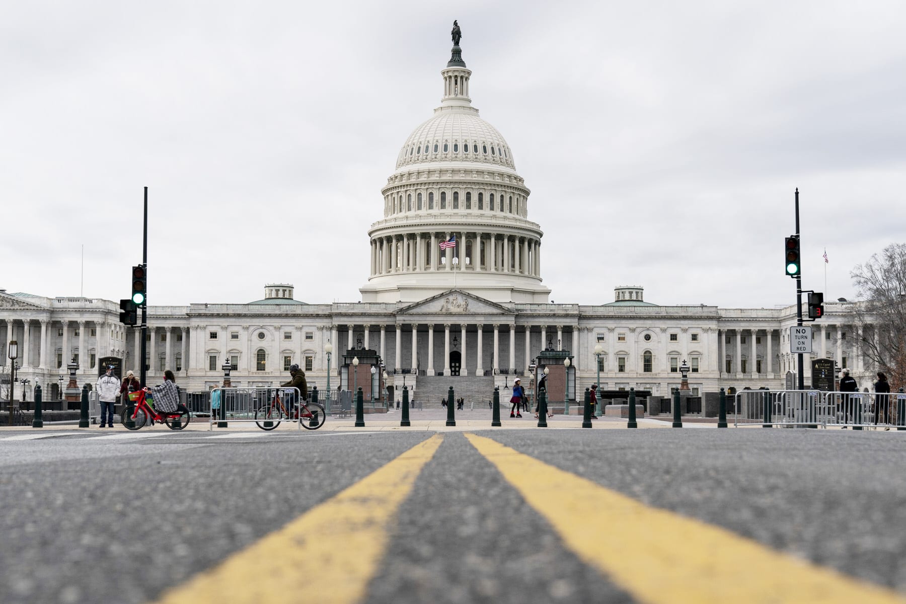 A view of the exterior of the U.S. Capitol dome from the street.