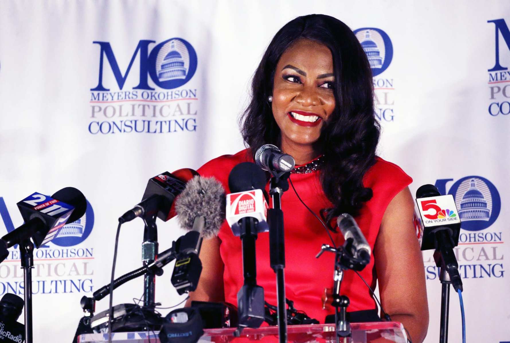 Tishaura Jones addresses her supporters during her mayoral victory.