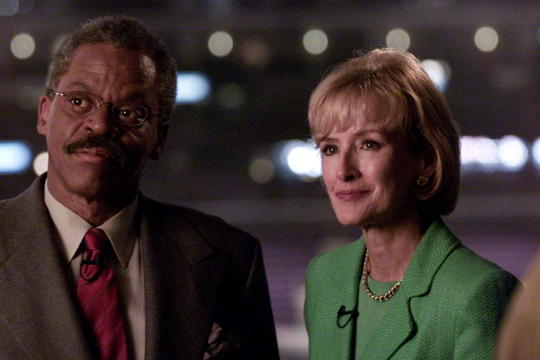 Judy Woodruff and Bernard Shaw at the Democratic National Convention in 2000.