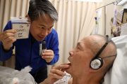 Richard Lui and his father, who has diagnosed with Altzheimer's 8 years ago. Richard Lui holds a note that reads 