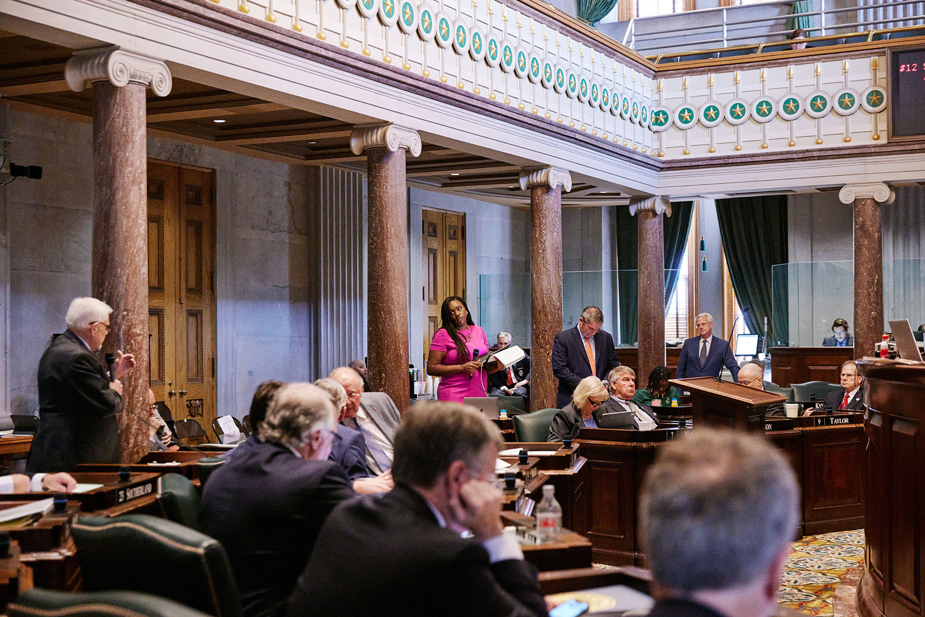 Sen. London Lamar speaks on the Tennessee Senate chamber floor.